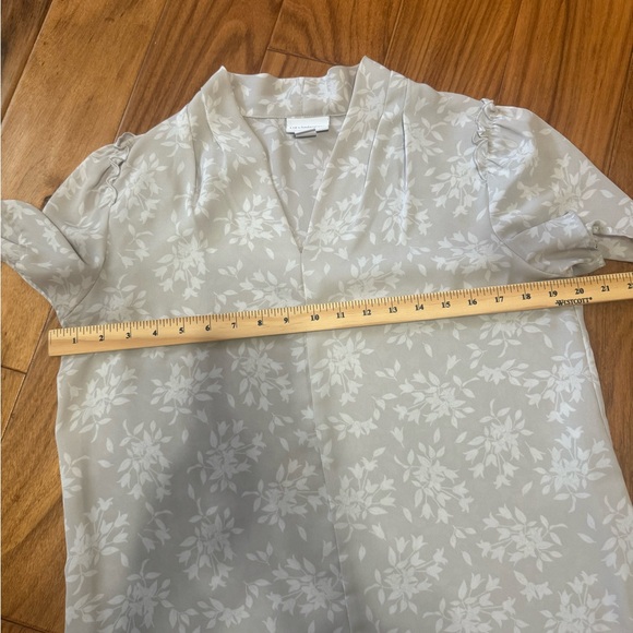 Liz Claiborne Short Sleeve Blouses - Picture 5 of 6